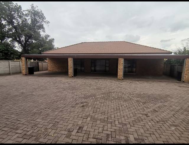 4 BEDROOM HOUSE FOR SALE IN VANDERBIJLPARK SW 5